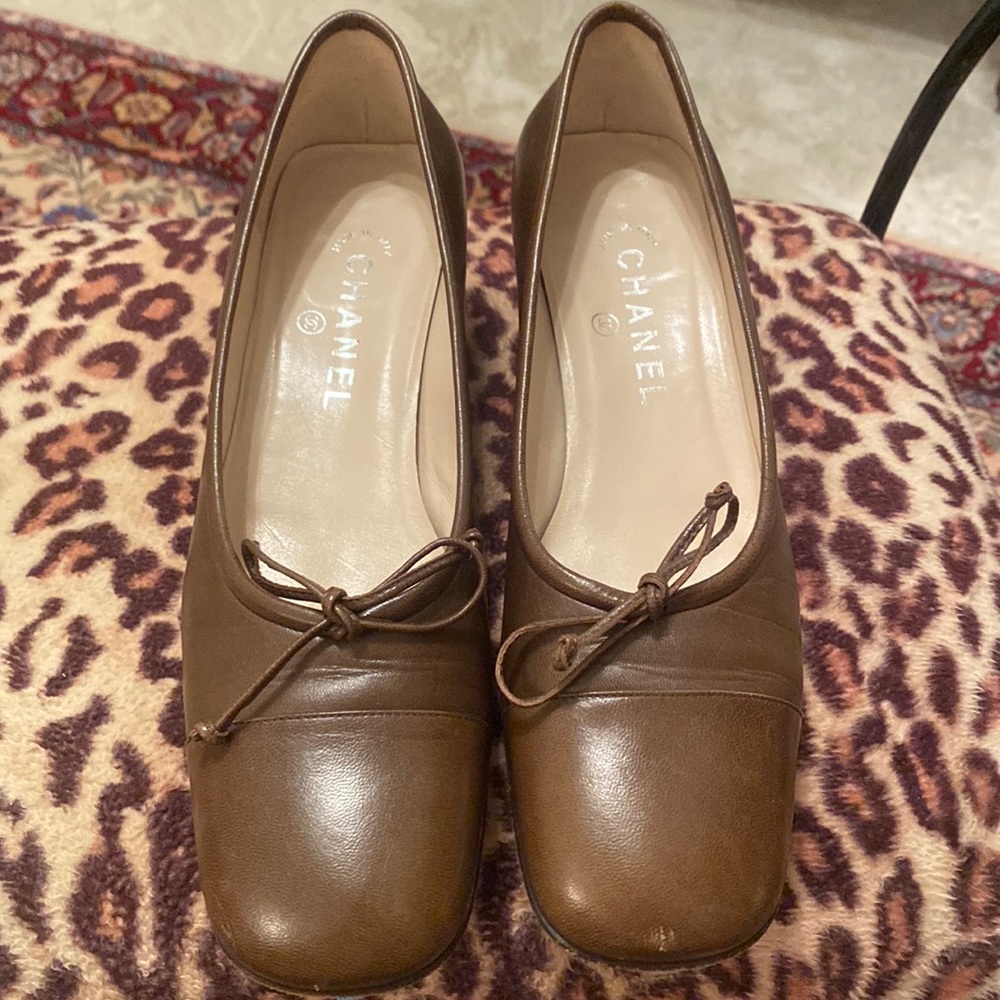 CHANEL milk chocolate color shoe